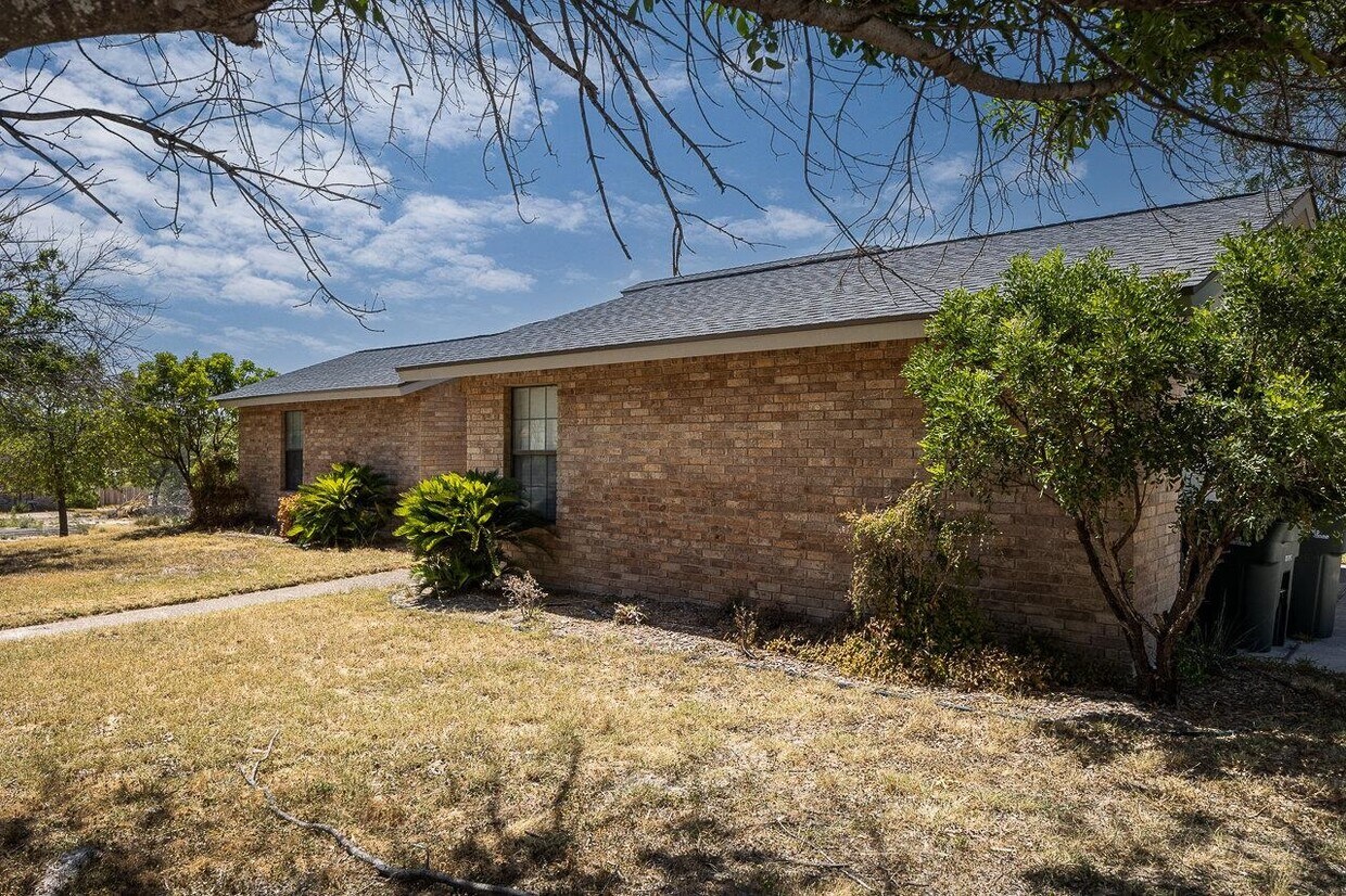 Primary Photo - 109 Quail Creek Dr