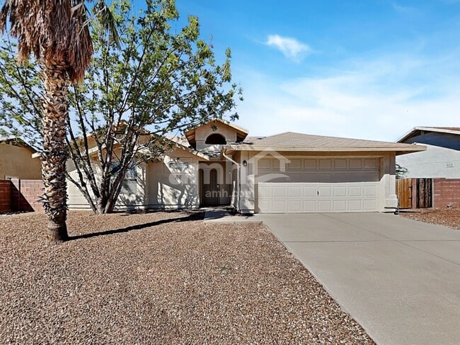 Building Photo - 9915 E Paseo Juan Tabo