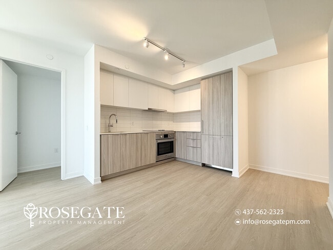 Building Photo - 2-Bedroom Corner-Unit Condo in North York | 2 Bathrooms + Parking