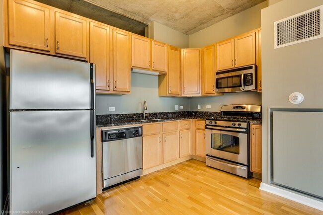 Building Photo - 1122 W Catalpa Ave