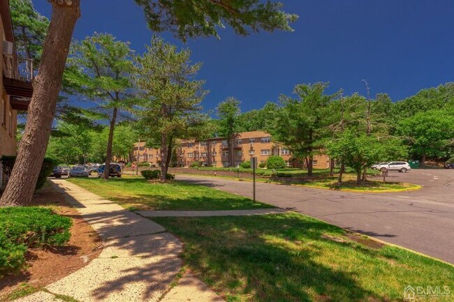 Foto del edificio - 382 College Dr