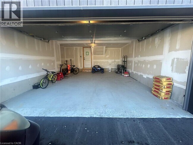 Photo du bâtiment - 3 URBANE Blvd