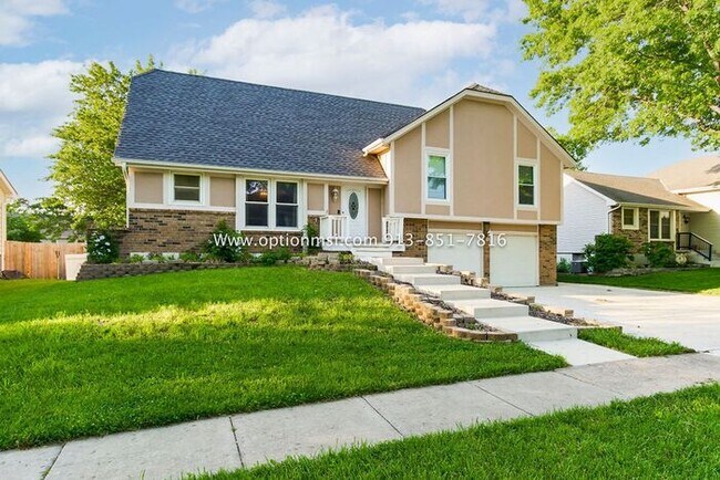 Building Photo - Welcome home~ Great home in Two Trails sub...