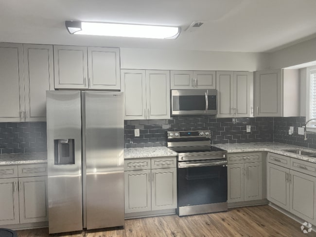 Building Photo - 7271 Sandy Creek Dr