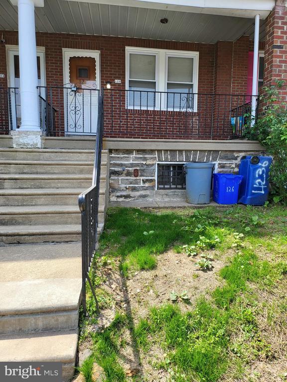 Building Photo - 126 W Champlost Ave