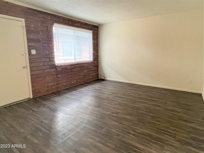 Building Photo - 1008 S Dorsey Ln