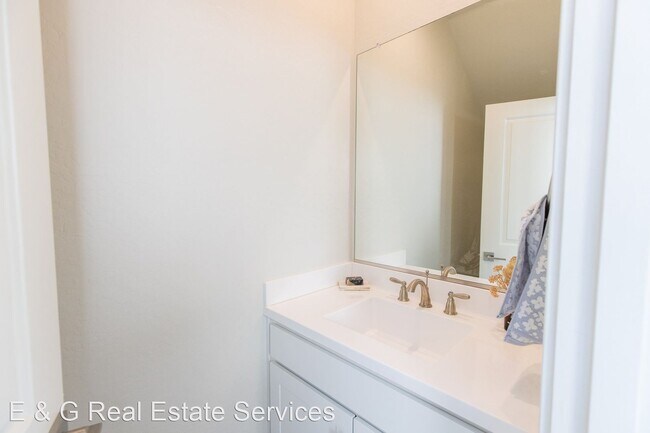 Foto del edificio - 3 br, 2 bath House - 3706 E FLOWER ST