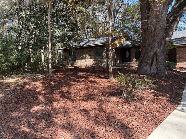 Building Photo - Three-bedroom Two bath with smaller study/fourth bedroom in Haile Plantation