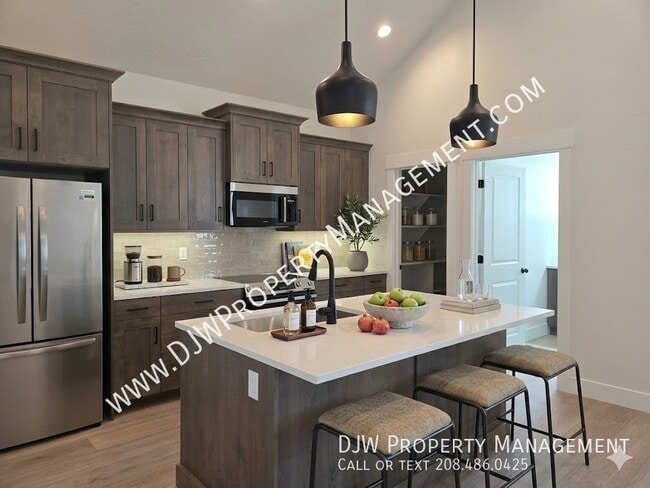 Building Photo - 290 Mayfield Spgs