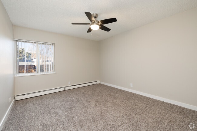 1BR, 1BA - 525SF - Bedroom - Chestnut Hills