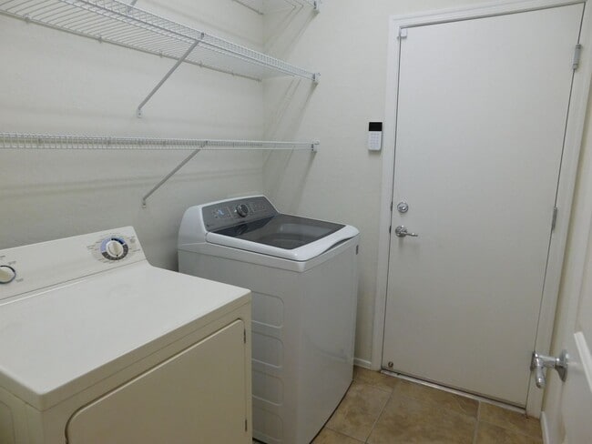 Building Photo - GORGEOUS HOME IN SUN CITY ALIANTE*AGE RESTRICTED COMMUNITY*3 LARGE BEDROOMS*OPEN FLOORPLAN*