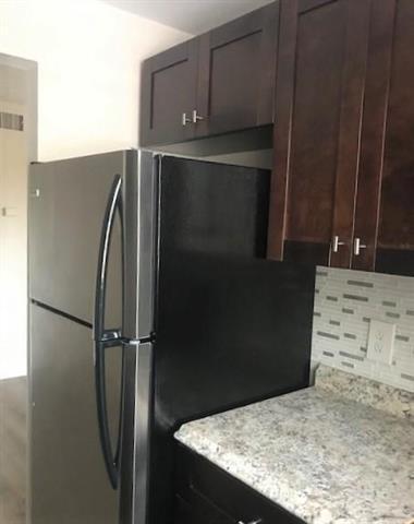 Building Photo - 515 SE 20th Ave