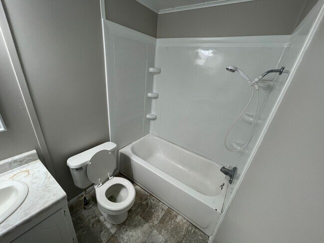 Foto del edificio - 3 Bedroom House in Robersonville - Complet...