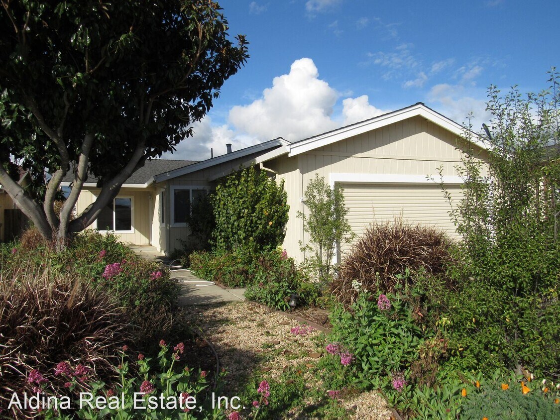 Primary Photo - 2 br, 2 bath House - 458 Cloudview Dr.