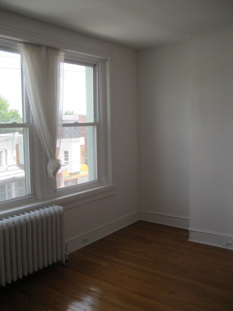 Primary Photo - 2910 W Oxford St