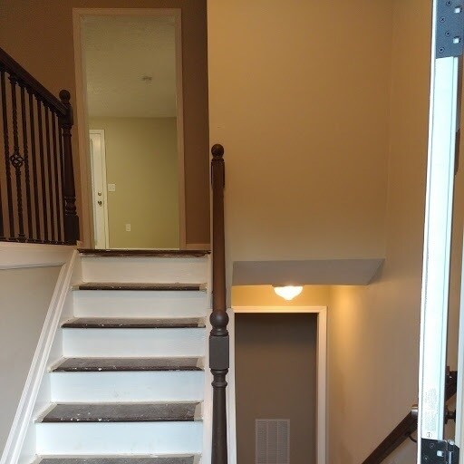 Foto del edificio - 111 Grenoble RD: 4BD, 3BA split level home...
