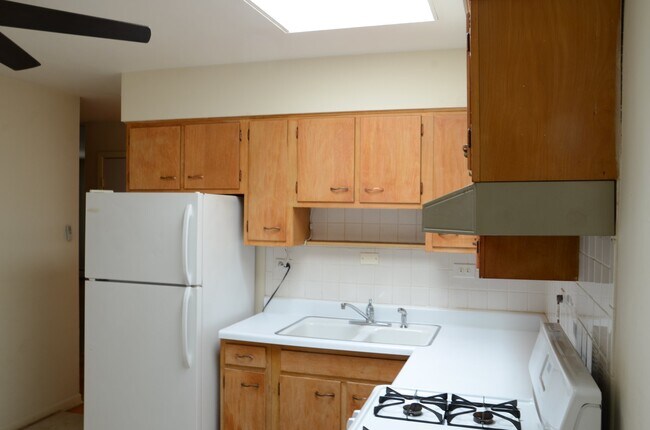 Photo - 1609-1609 Waukegan Rd (Glenview, IL) Apartment