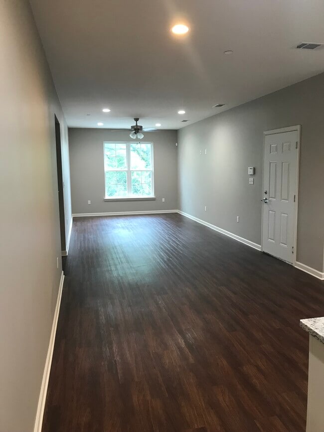 Building Photo - 124 Thornton Ln