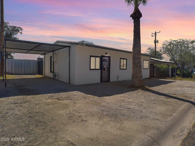 Building Photo - 723 E Sunnyslope Ln