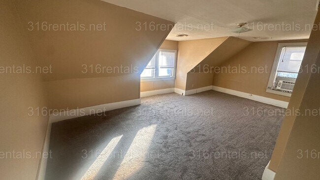 Building Photo - $650 - 2 bed 1 bath - Multi Family Home