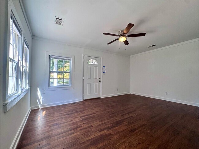 Building Photo - 2577 Eastwood Dr