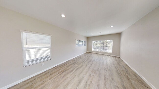 Foto del edificio - 5336 E Falls View Dr