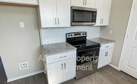 Building Photo - 433 S Cleburne Whitney Rd