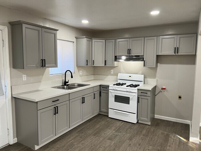 Building Photo - 625 A St