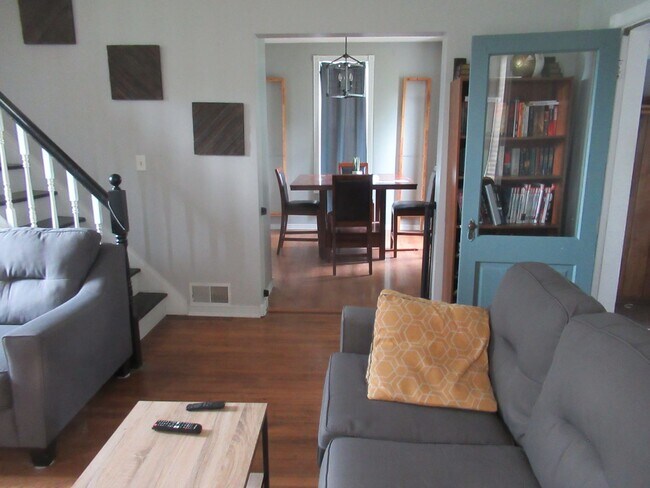 Foto del edificio - 3 bedroom house with garage