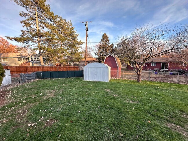 Building Photo - 1304 Overlook Dr