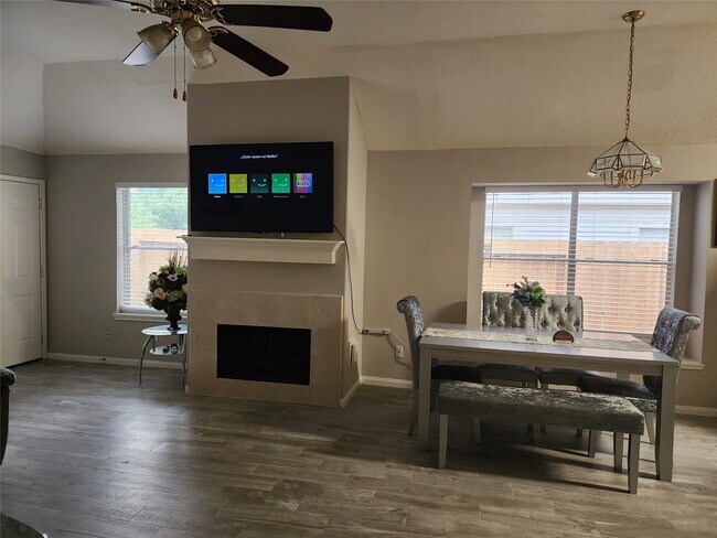 Building Photo - 8835 Aspen Meadow Dr
