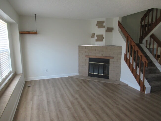 Foto del edificio - 3909 Smoke Tree Dr