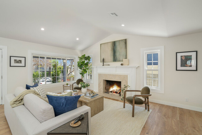 Building Photo - 325 N Wilton Pl
