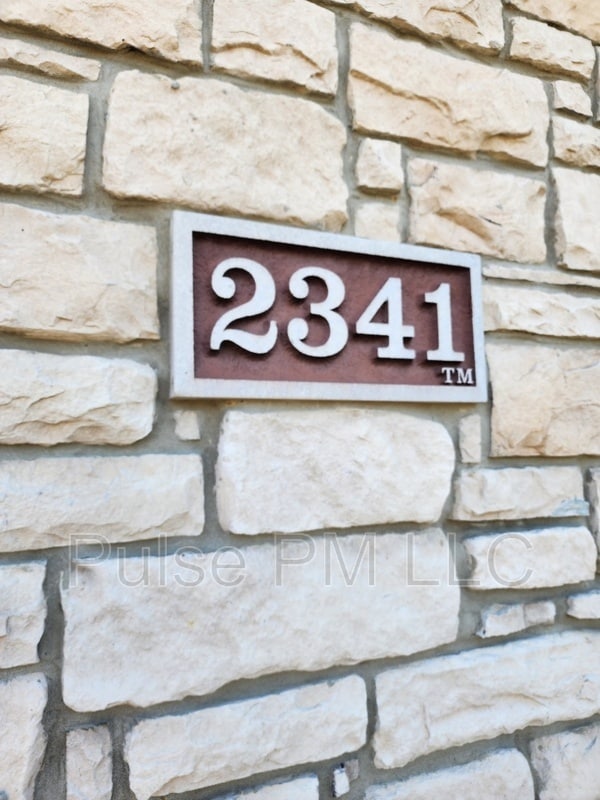 Building Photo - 2341 Grandin Ct