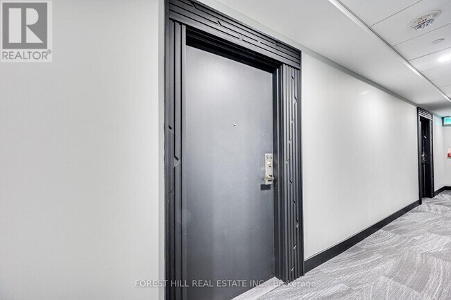 Photo du bâtiment - 840 St Clair Ave W