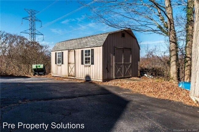 Building Photo - 3 br, 1.5 bath House - 25 Porges Road