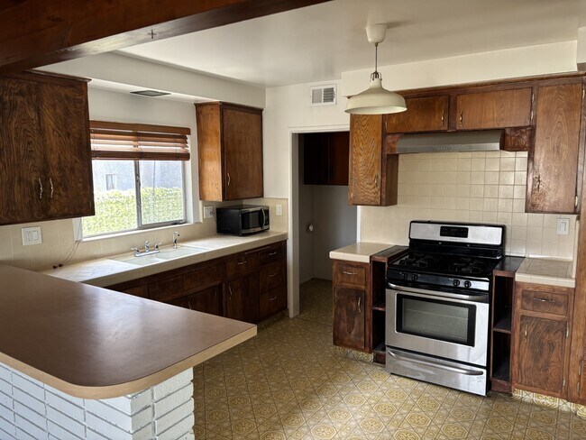 Foto del edificio - 366 E Hillsdale St