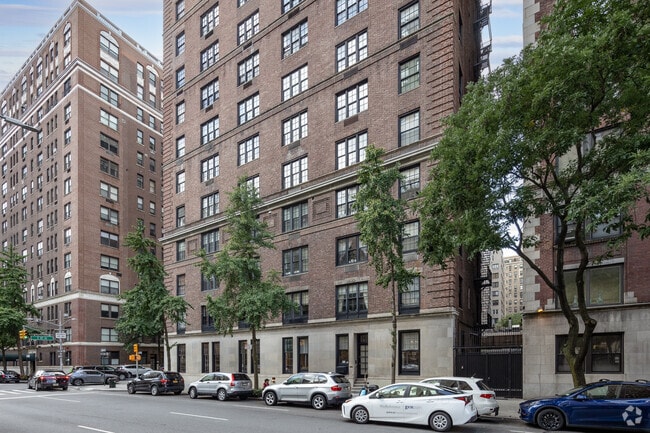 Building Photo - 1060 Park Ave