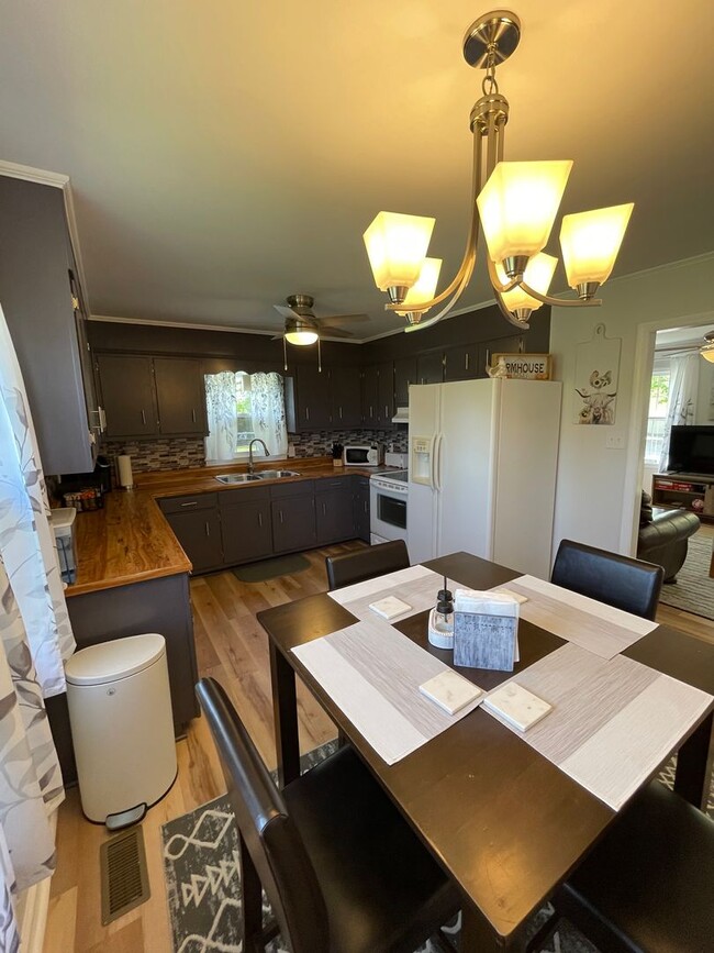 Building Photo - Cute country home in Lewisburg