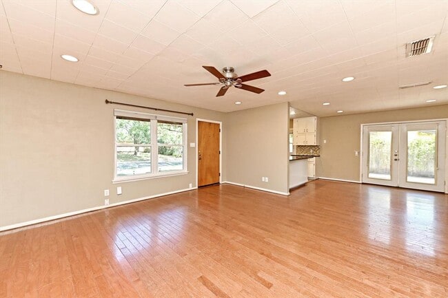 Foto del edificio - 5205 Brookdale Ln