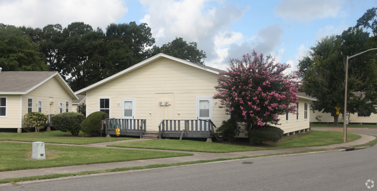 Primary Photo - Village Dulac Apartments