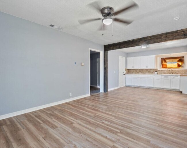Foto del edificio - Great rental now available near west loop 289