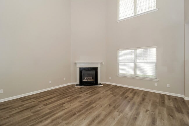Building Photo - 134 Creekwood Tr
