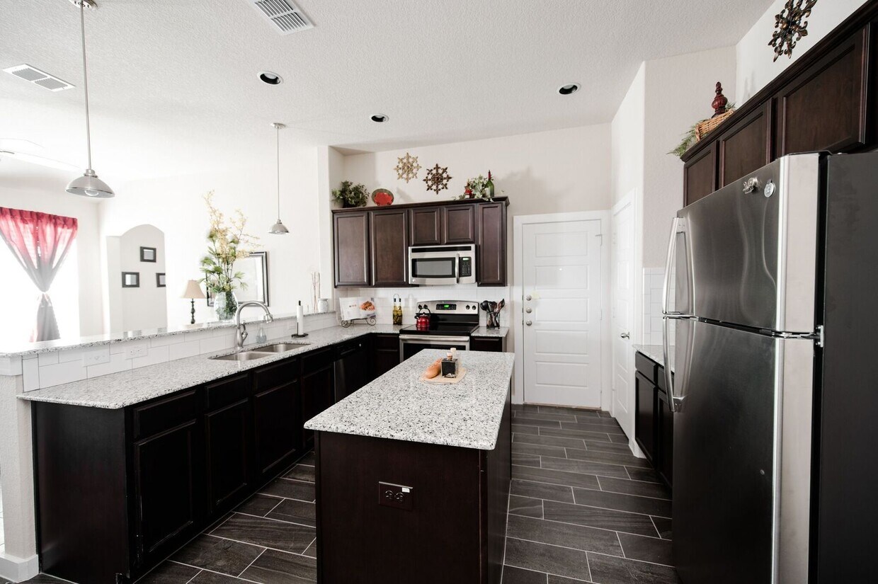 Foto del edificio - Luxury 3 Bedroom Duplex Located in Midloth...