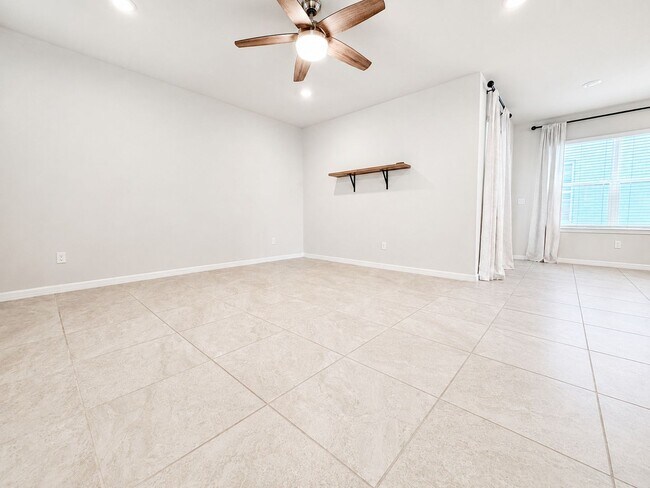 Building Photo - Welcome home to refined family living in this 3Bedrooms / 2.5Baths residence in Tohoqua!