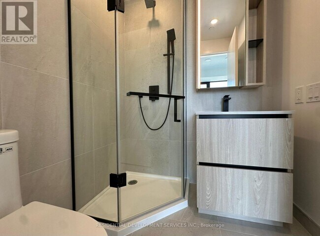 Photo du bâtiment - 699-699 Sheppard Ave E