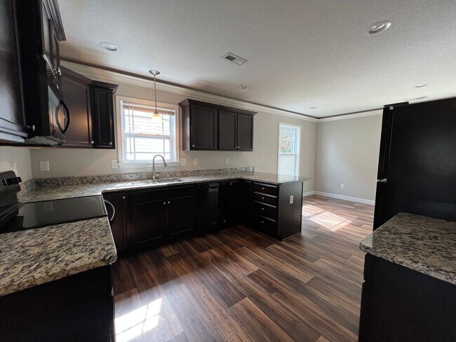 Foto del edificio - Spacious 3/2 Move In Ready Now!