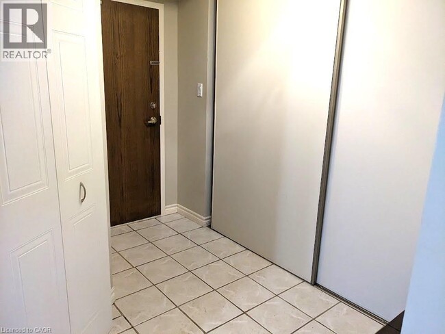 Building Photo - 3227 King St E