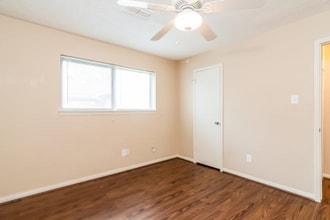 Building Photo - 10123 Sagerock Dr