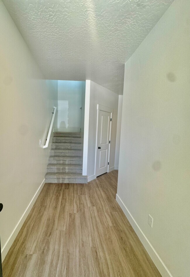 Foto del edificio - 5649 South Aaron Ln
